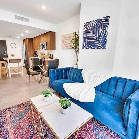 Charming Apt In The Heart Of Downtown With Free Parking